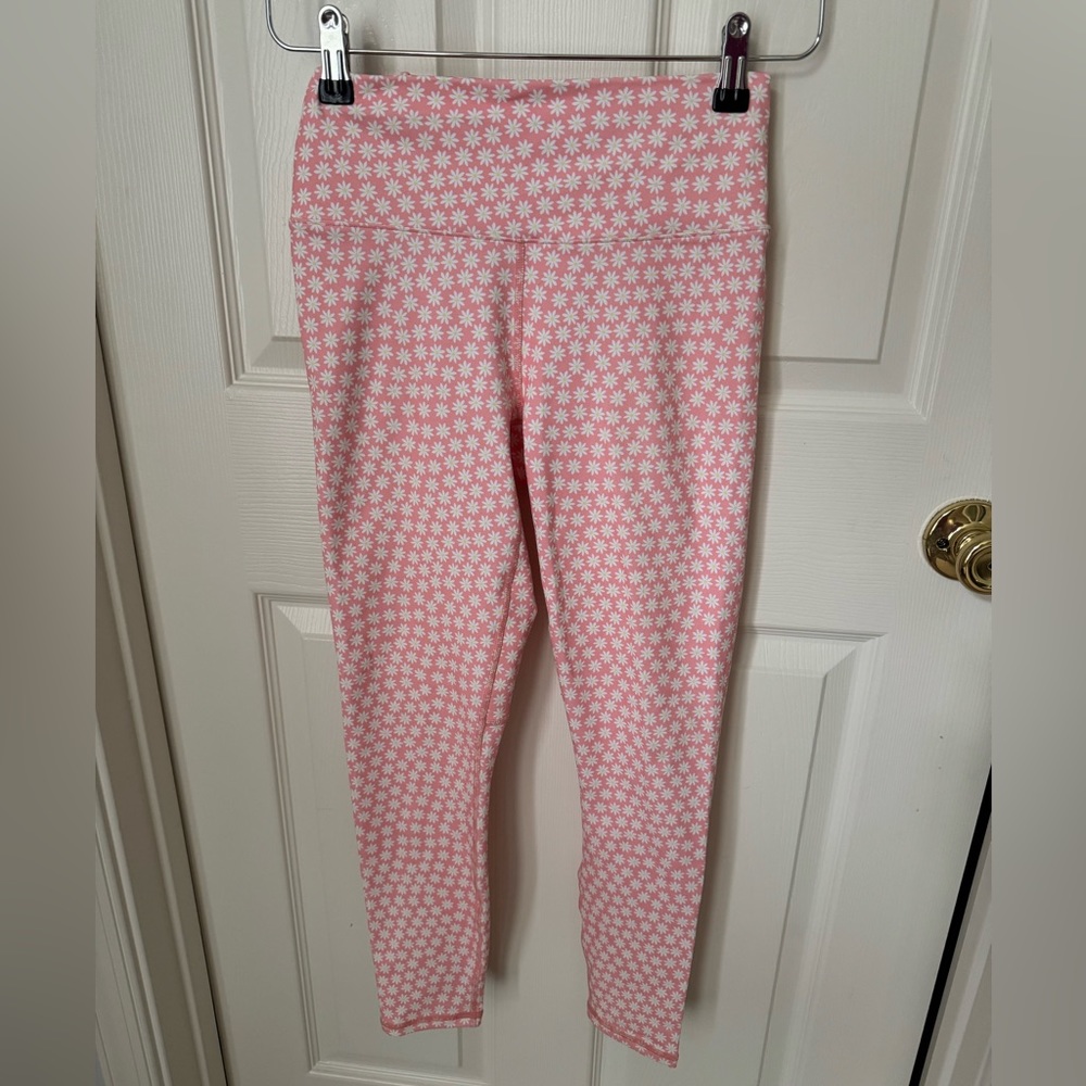 Fabletics leggings pink/peach with flowers. Perfect for yoga, jogging, any sport